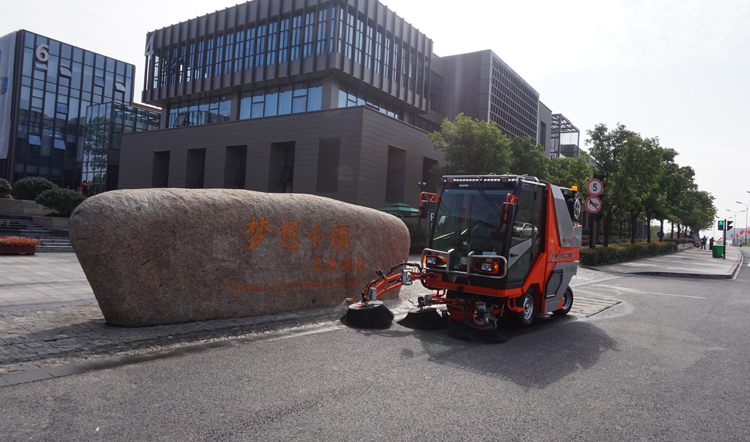 QTH8501 Road Sweeper